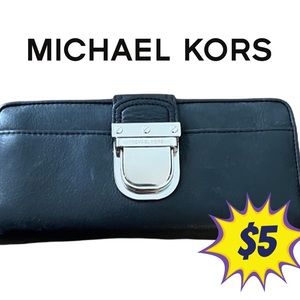 🚨 Michael Kors Womens Black Wallet with Silver Buckle EUC